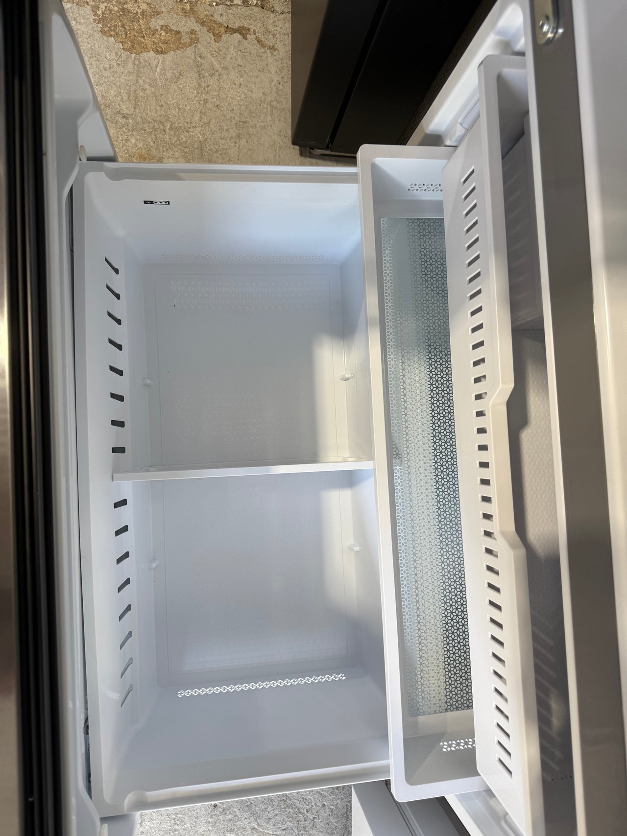 Factory second Hisense 634L French Door Refrigerator  Model: HRFD634BW - Second Hand Appliances Geebung
