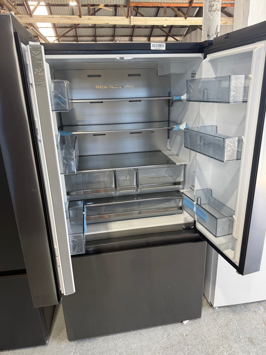 Factory second Hisense 634L French Door Refrigerator  Model: HRFD634BW - Second Hand Appliances Geebung