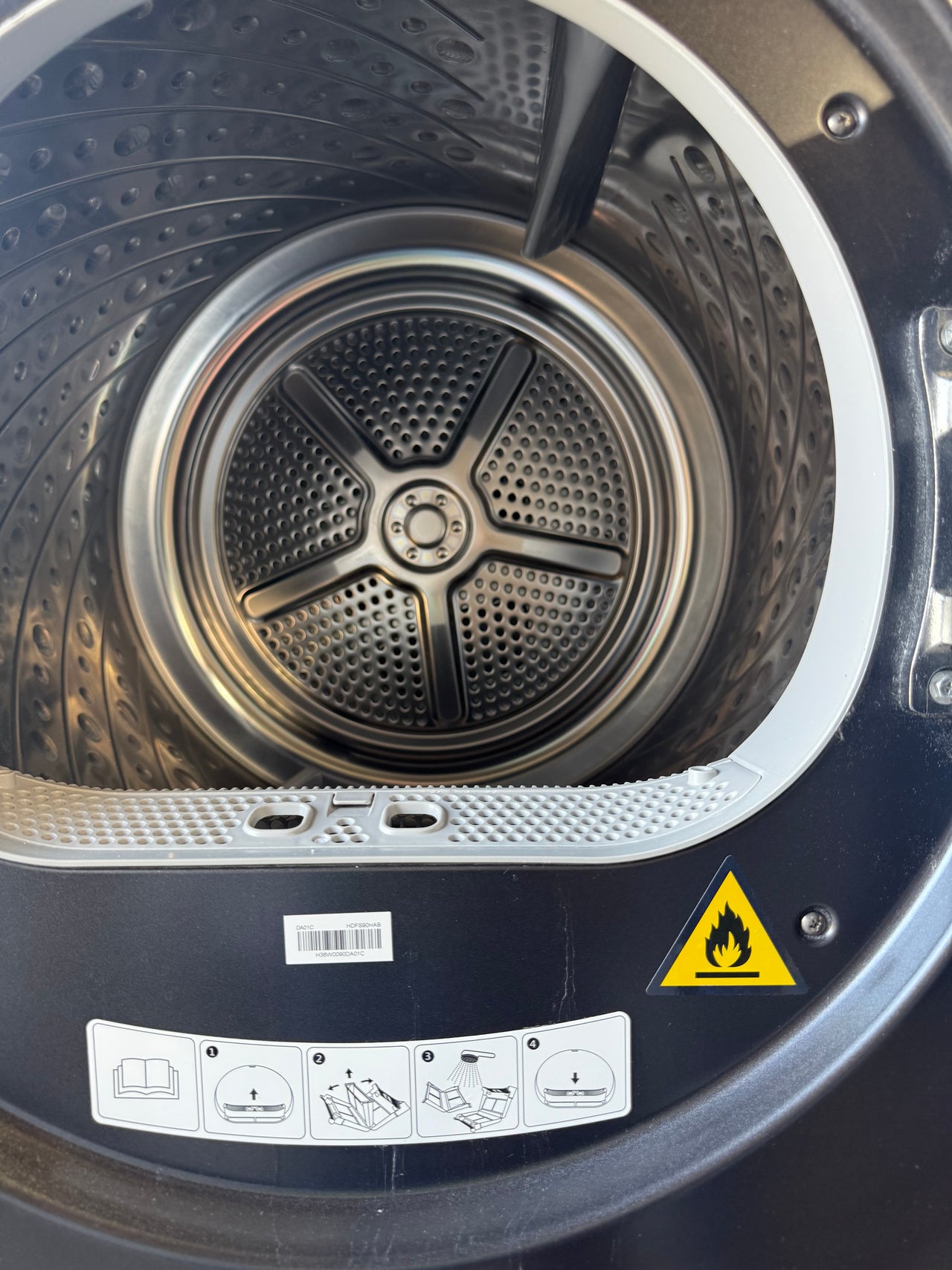 Factory second Hisense 9kg Heat Pump Dryer – Black (Model: HDFS90HAB) - Second Hand Appliances Geebung