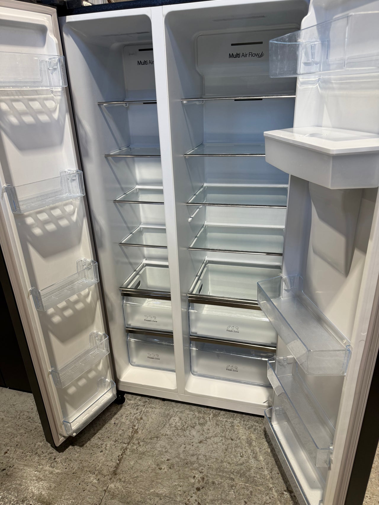 Factory second Hisense HR6SBSFF624BW 624L side-by-side refrigerator - Second Hand Appliances Geebung