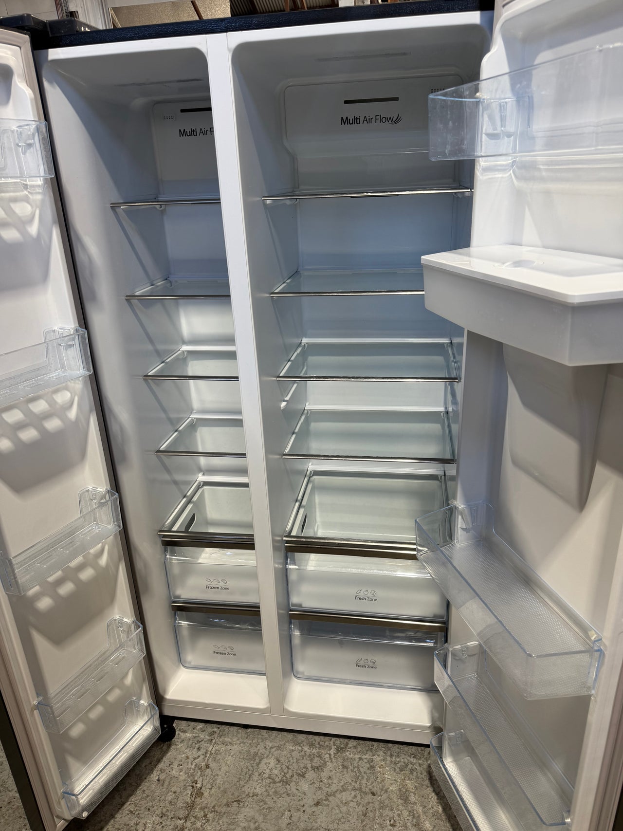 Factory second Hisense HR6SBSFF624BW 624L side-by-side refrigerator - Second Hand Appliances Geebung