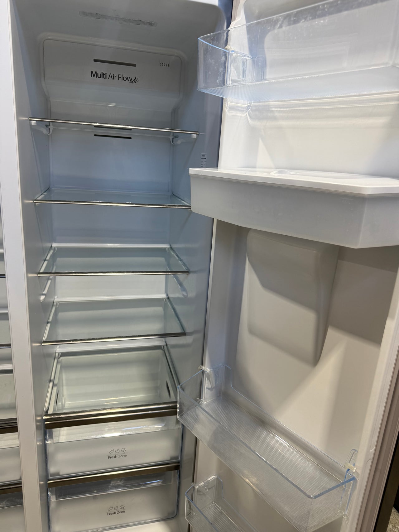 Factory second Hisense HR6SBSFF624BW 624L side-by-side refrigerator - Second Hand Appliances Geebung