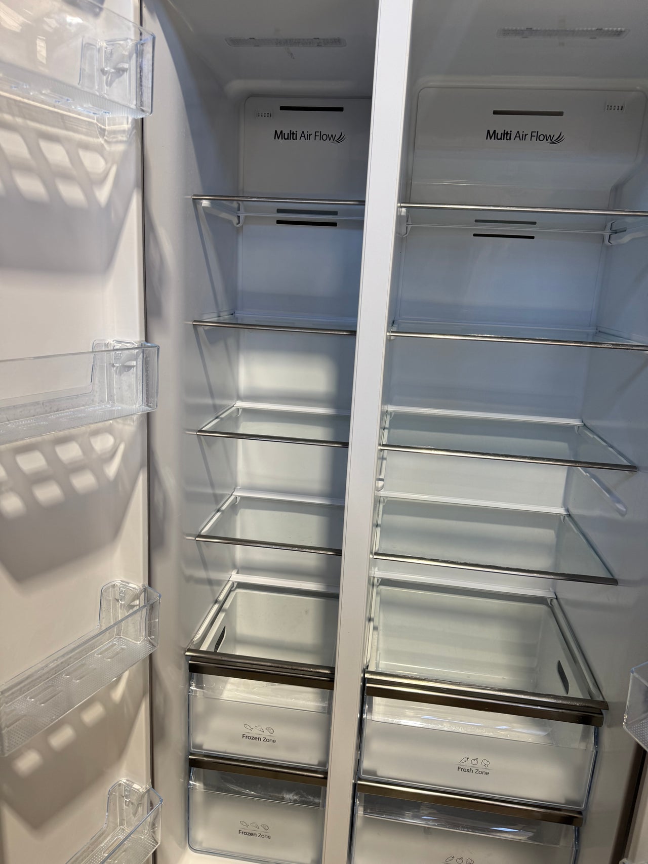 Factory second Hisense HR6SBSFF624BW 624L side-by-side refrigerator - Second Hand Appliances Geebung