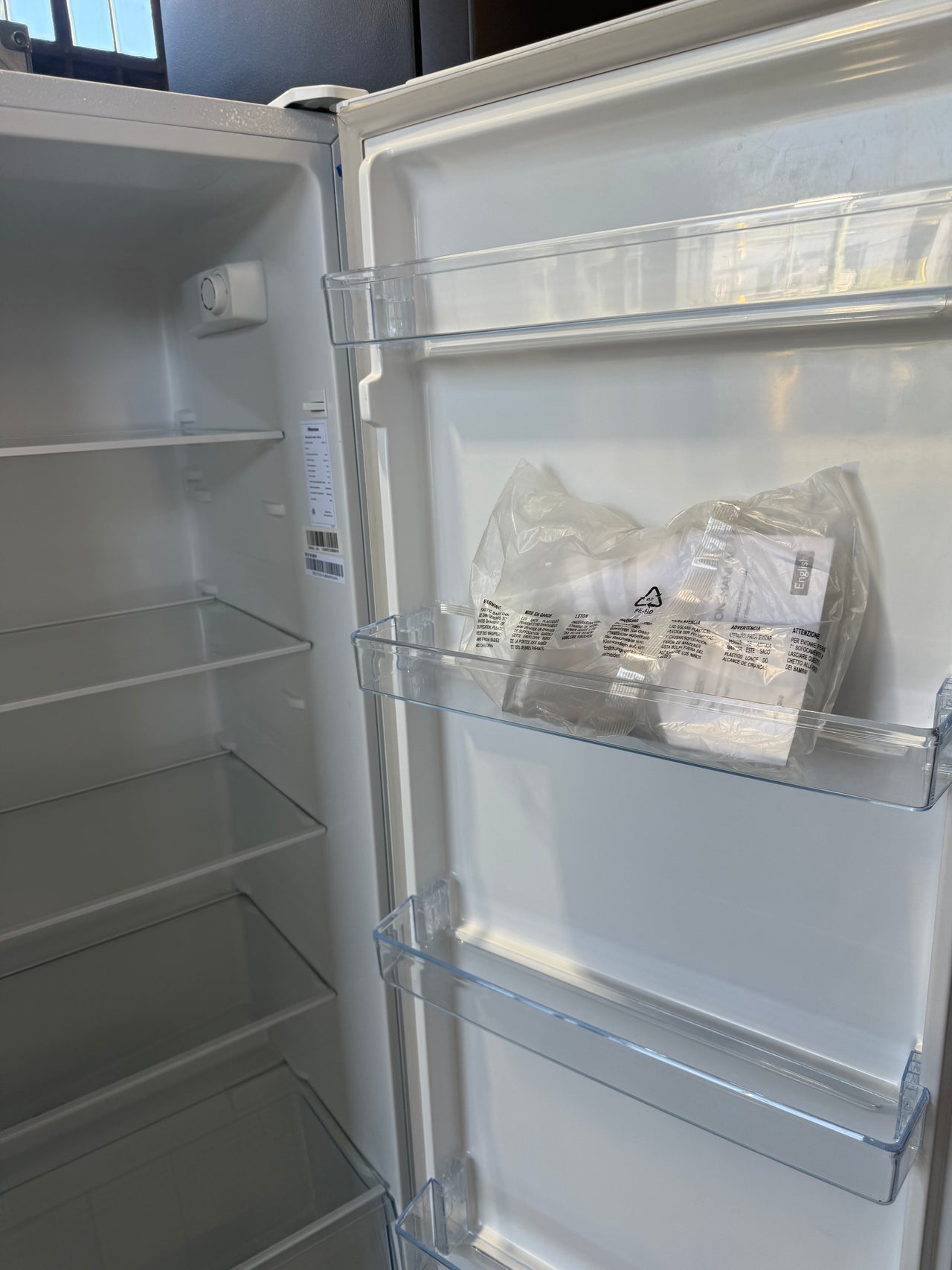 Factory second Hisense HRAF242 is a 242-litre upright refrigerator - Second Hand Appliances Geebung