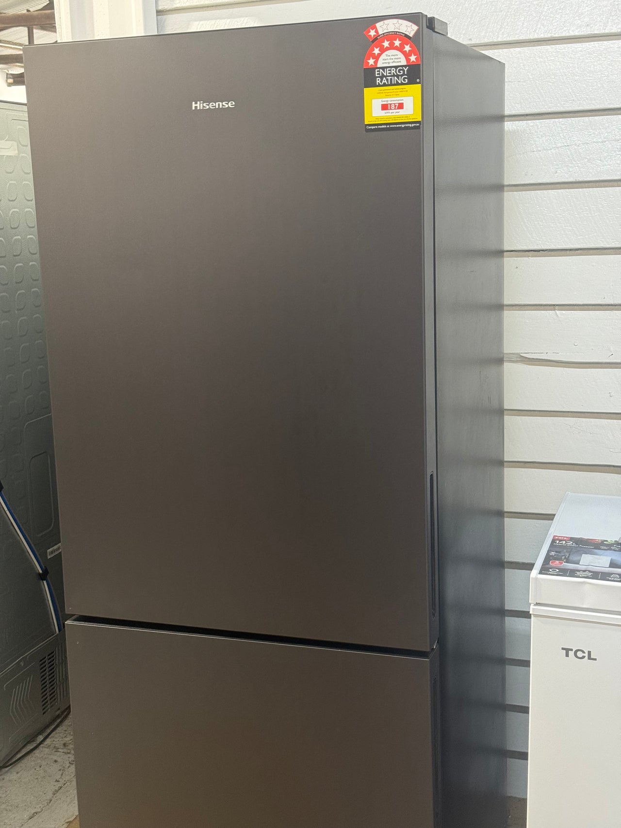 Factory second Hisense HRBM418D 417-liter bottom-mount refrigerator - Second Hand Appliances Geebung