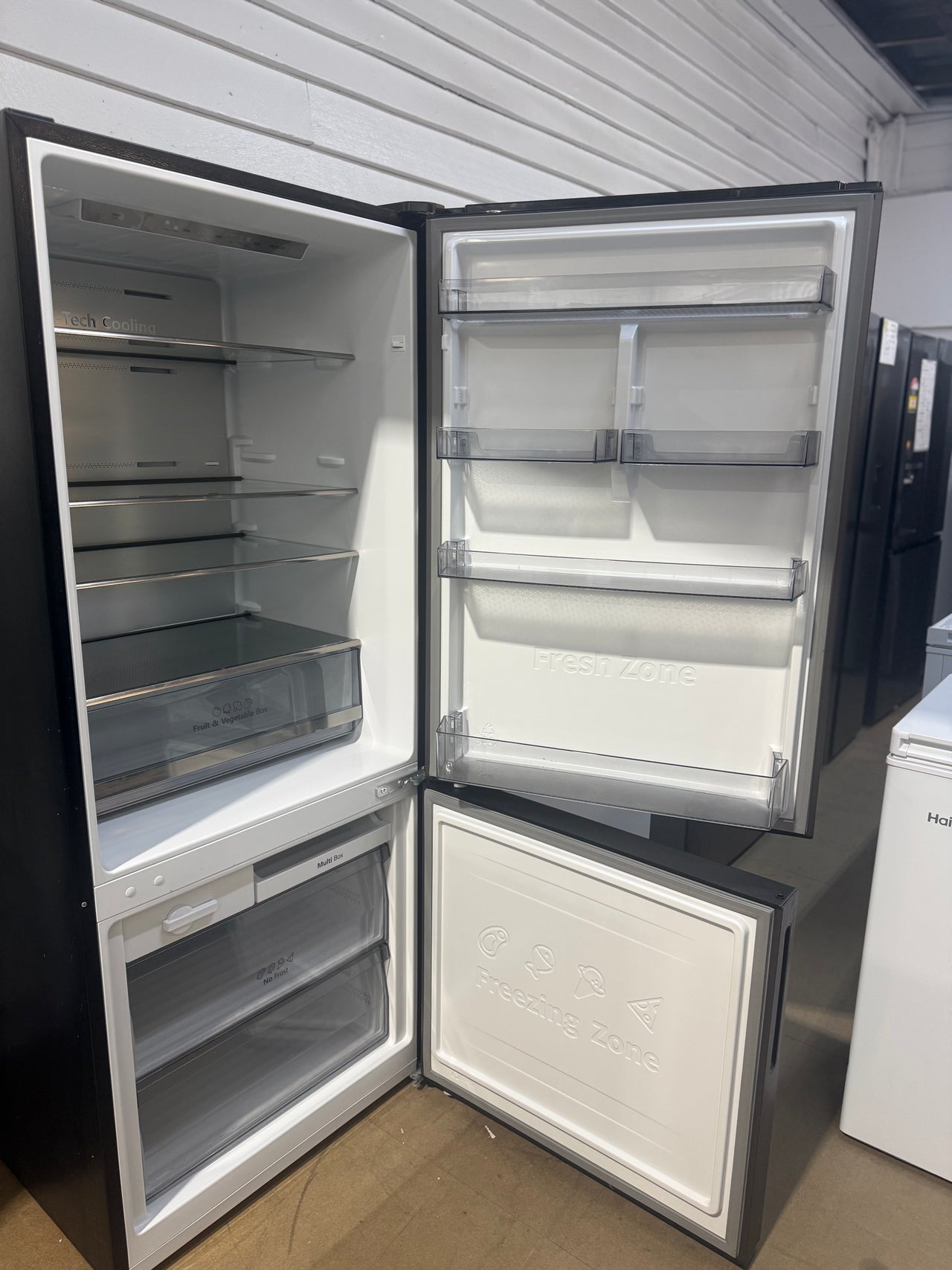 Factory second Hisense HRBM418D 417-liter bottom-mount refrigerator - Second Hand Appliances Geebung