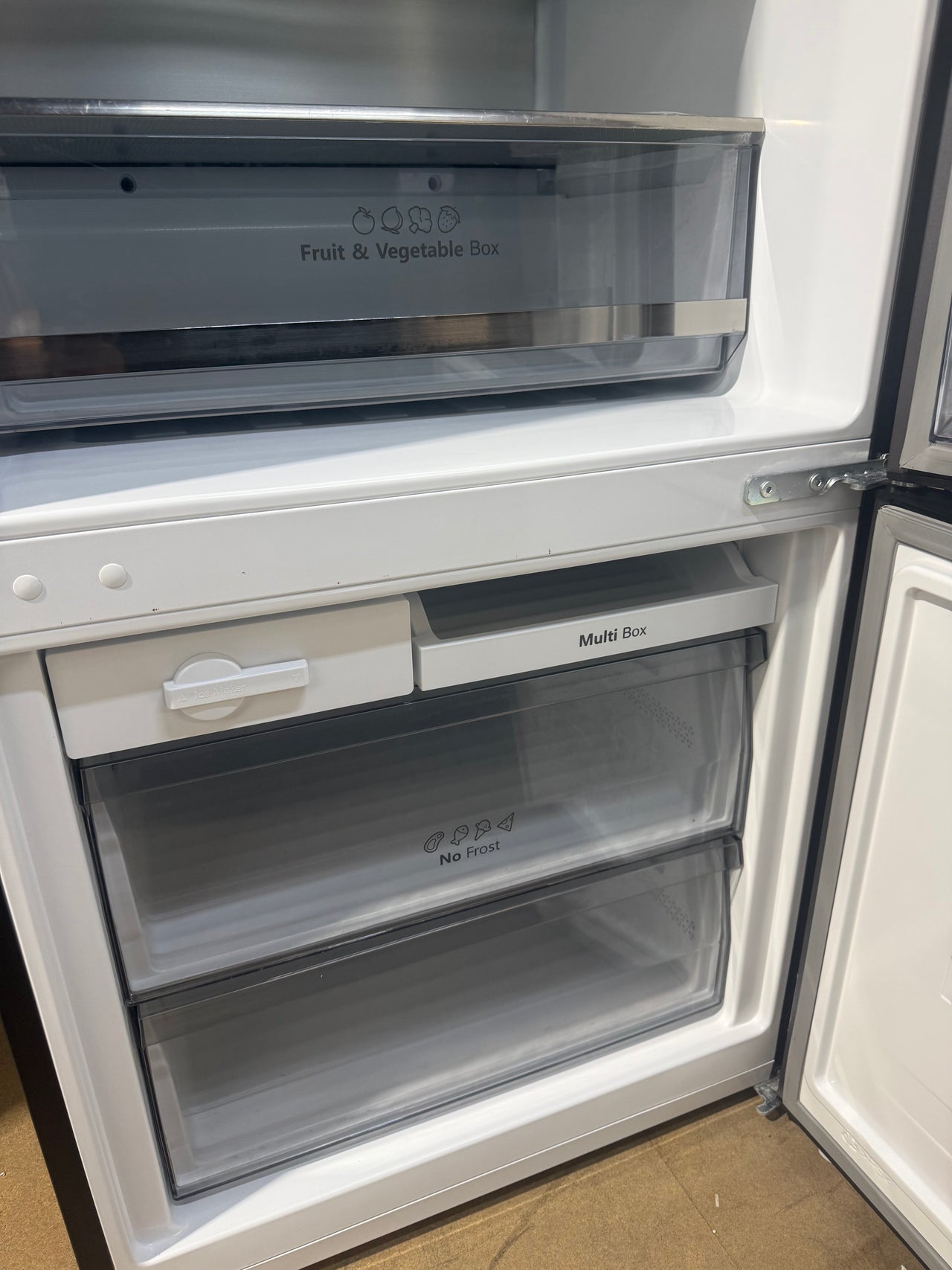 Factory second Hisense HRBM418D 417-liter bottom-mount refrigerator - Second Hand Appliances Geebung