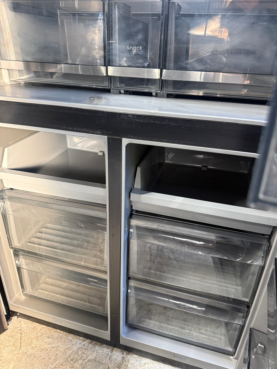 Factory second Hisense HRCD615TBWV 615L PureView French Door Fridge - Second Hand Appliances Geebung