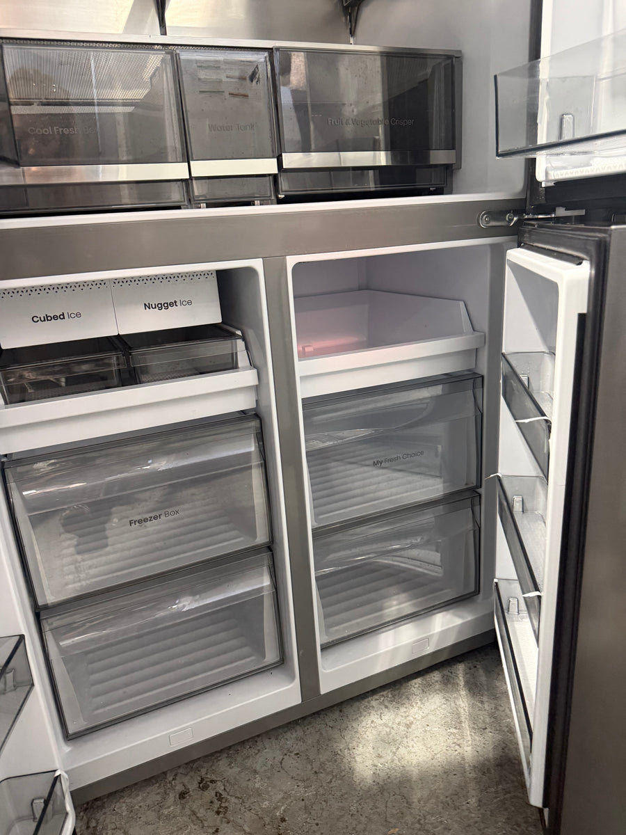 Factory second Hisense HRCD640TBW 640L French Door Refrigerator - Second Hand Appliances Geebung