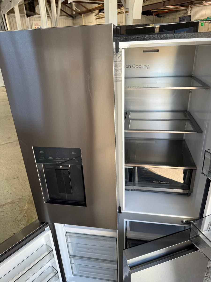 Factory second Hisense HRCD640TBW 640L French Door Refrigerator with non-plumbed ice maker & water dispenser - Second Hand Appliances Geebung