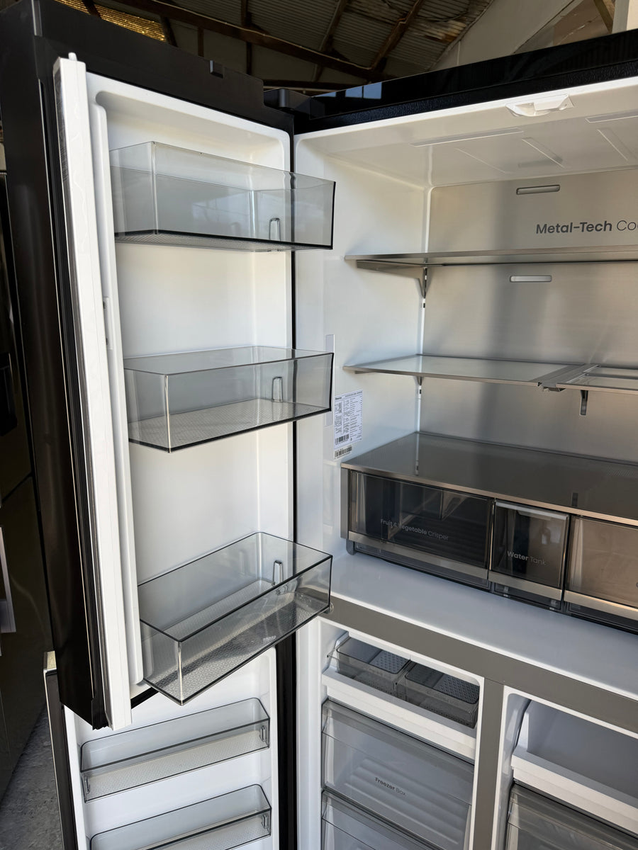 Factory second Hisense HRCD640TBW 640L French Door Refrigerator with non-plumbed ice maker & water dispenser - Second Hand Appliances Geebung