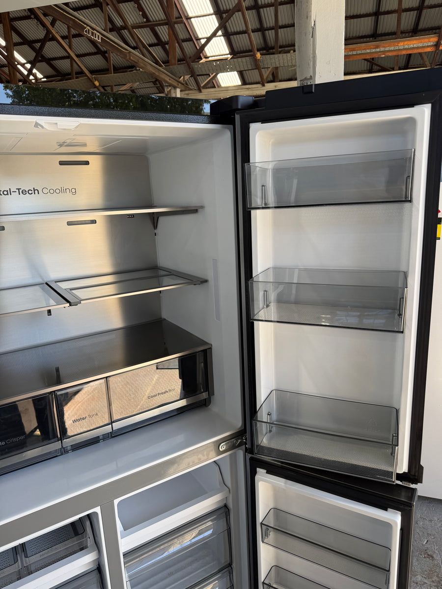 Factory second Hisense HRCD640TBW 640L French Door Refrigerator with non-plumbed ice maker & water dispenser - Second Hand Appliances Geebung