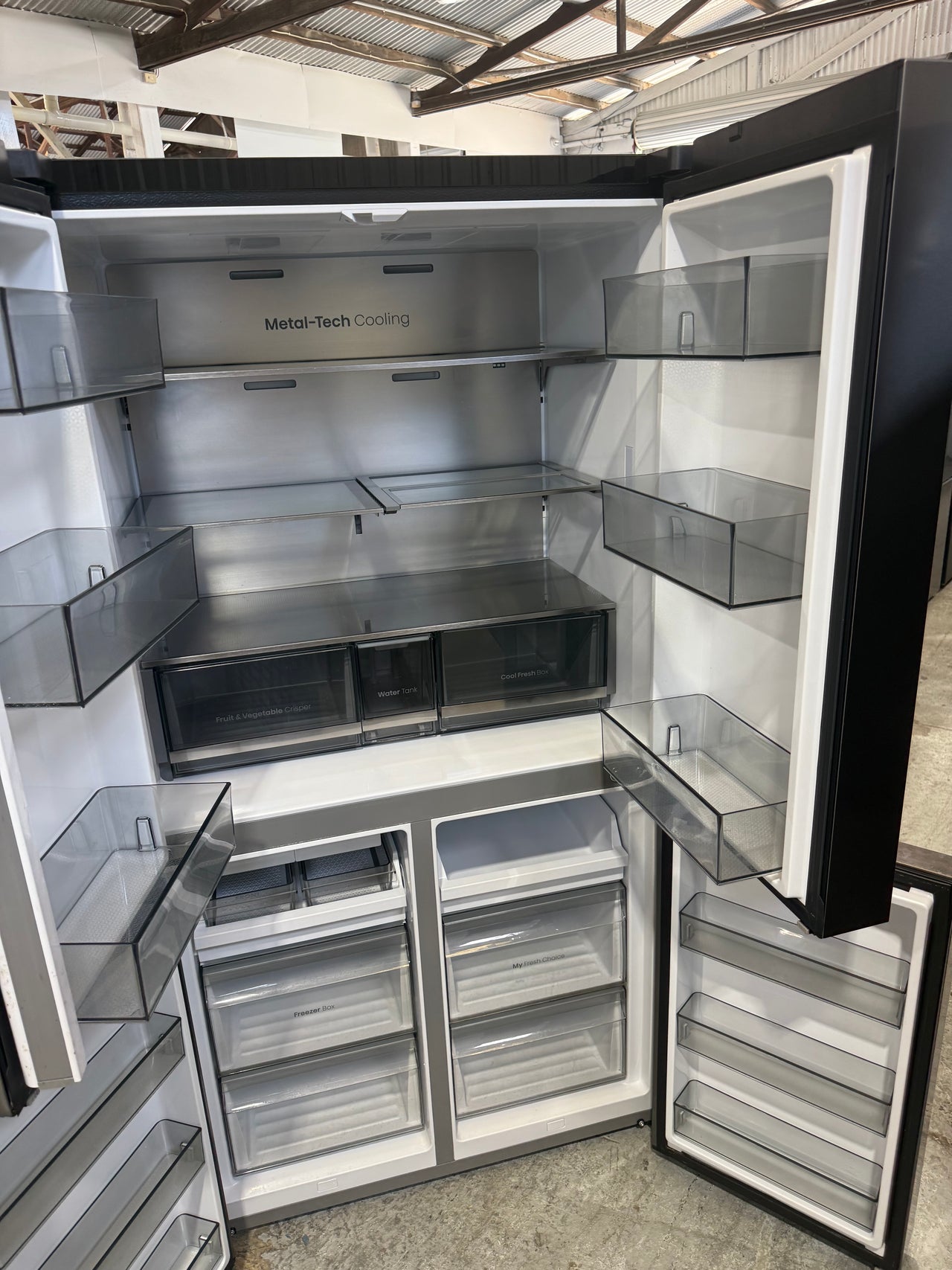 Factory second Hisense HRCD640TBW 640L PureFlex French Door Fridge - Second Hand Appliances Geebung