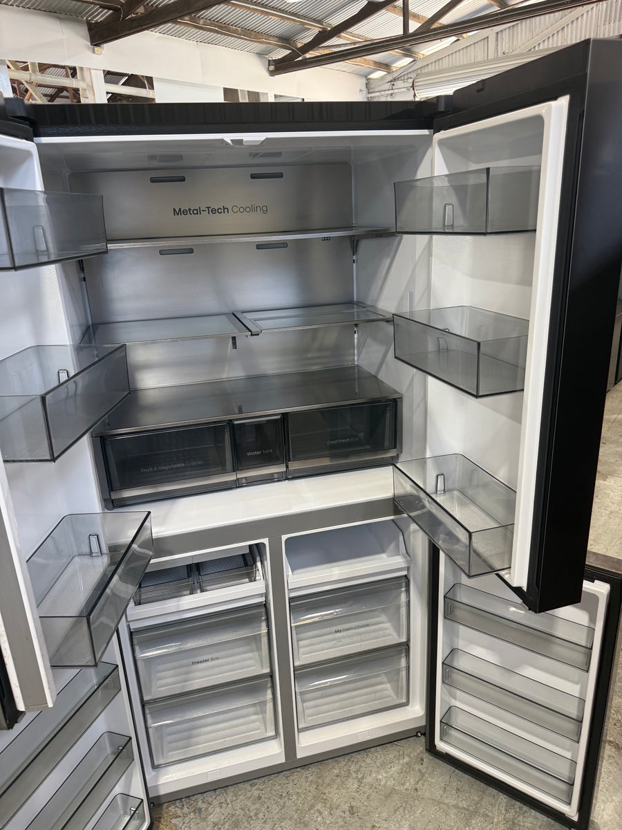 Factory second Hisense HRCD640TBW 640L PureFlex French Door Fridge - Second Hand Appliances Geebung