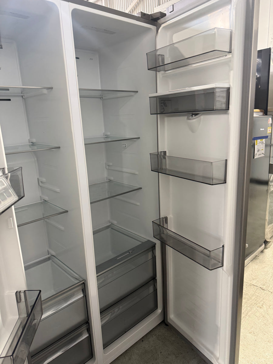Factory second Hisense HRSBS540SW 541 L PureFlat Side-by-Side Refrigerator - Second Hand Appliances Geebung