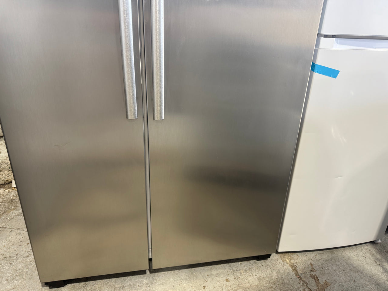 Factory second Hisense HRSBS578SW 578-litre side‑by‑side refrigerator - Second Hand Appliances Geebung