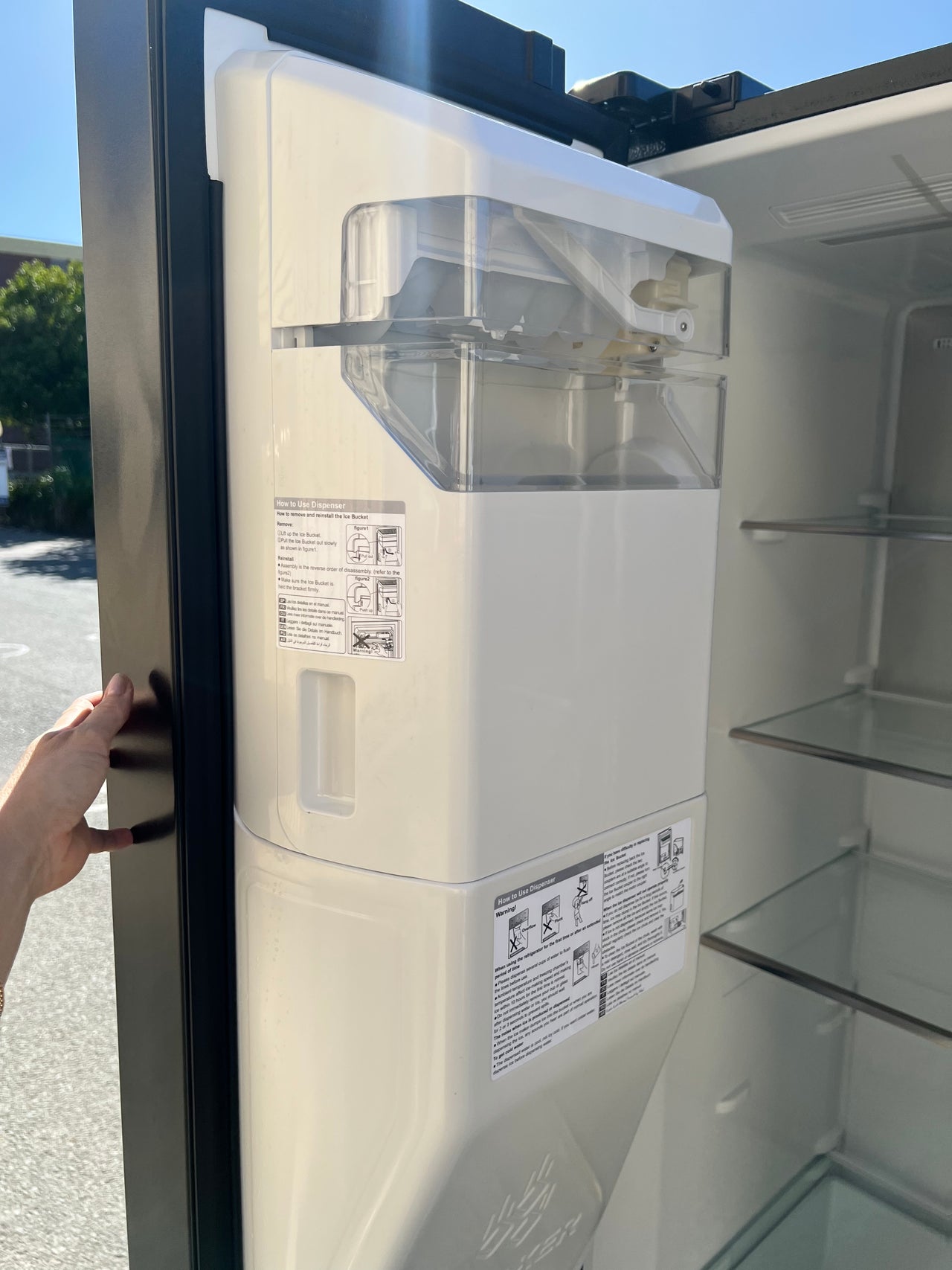 Factory second Hisense HRSBS632BW 632L Wi-Fi Side by Side Fridge (Black Steel) non plumber ice maker & water dispenser - Second Hand Appliances Geebung