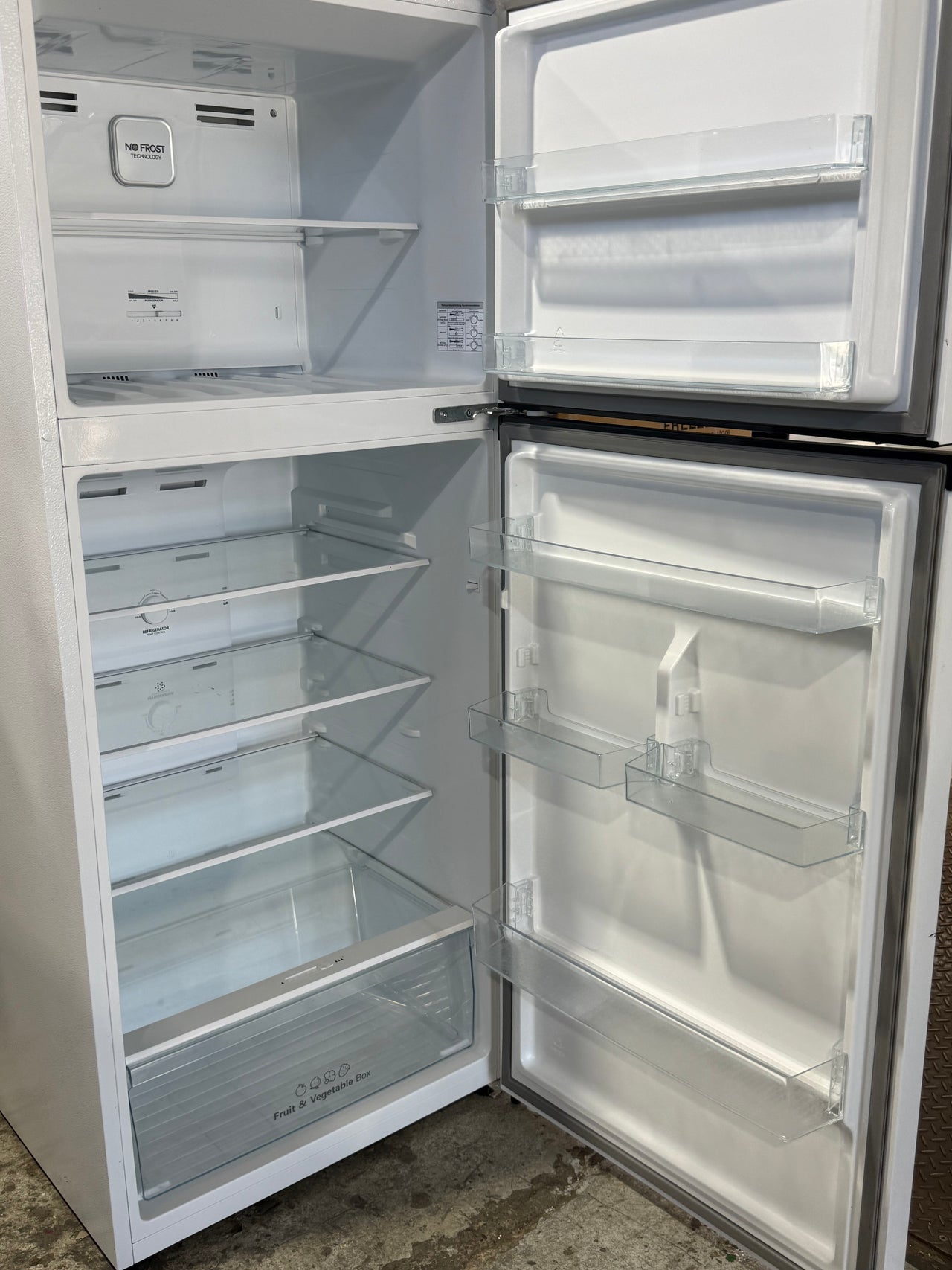 Factory second Hisense HRTF424 424L Top Mount Refrigerator – White - Second Hand Appliances Geebung