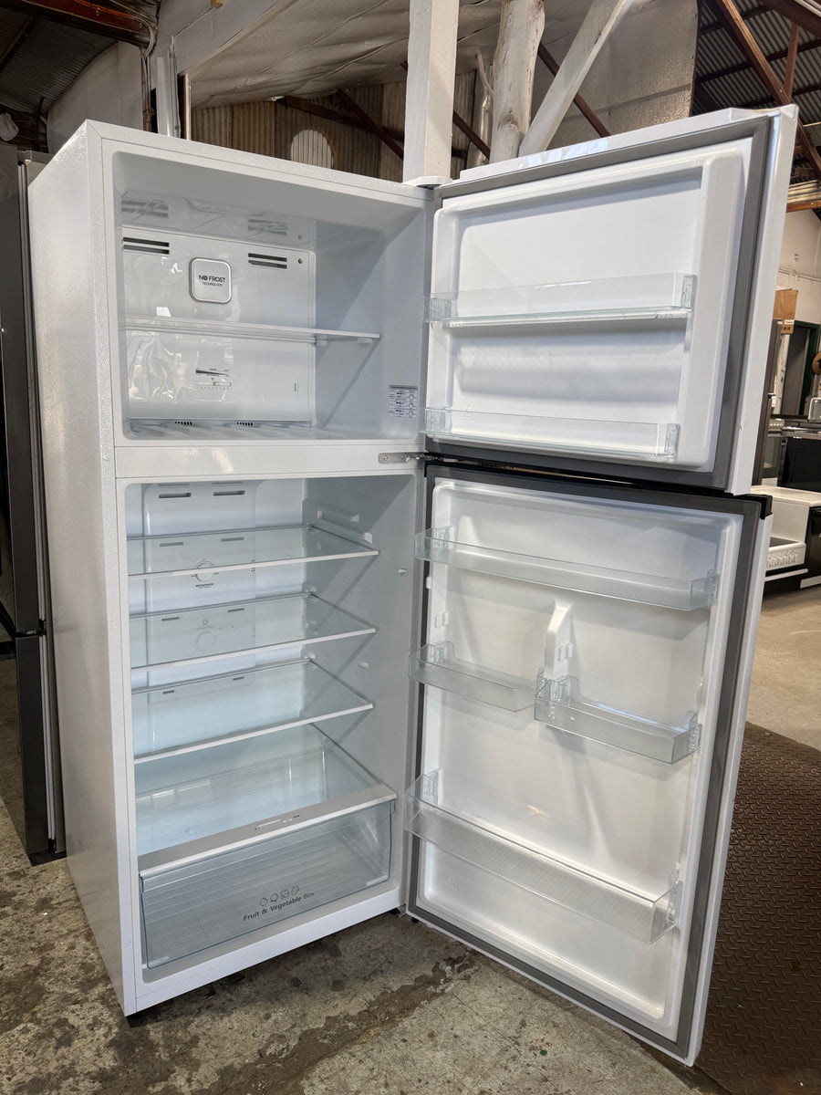 Factory second Hisense HRTF424 424L Top Mount Refrigerator – White - Second Hand Appliances Geebung