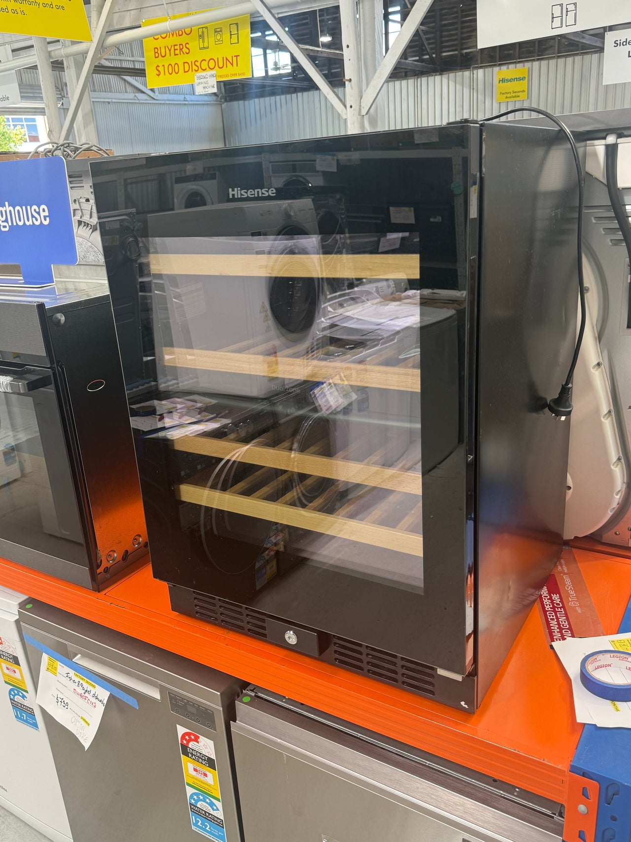 Factory second Hisense HRWC46B 46-Bottle Dual Zone Wine Cabinet - Second Hand Appliances Geebung