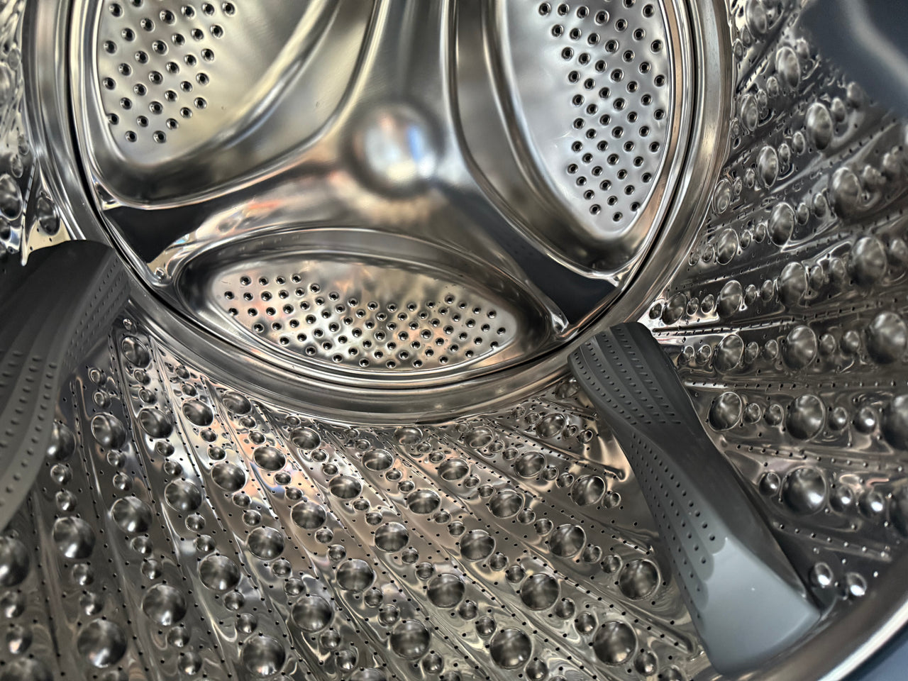 Factory second Hisense HWFS1214PB 12kg front-loading washing machine - Second Hand Appliances Geebung