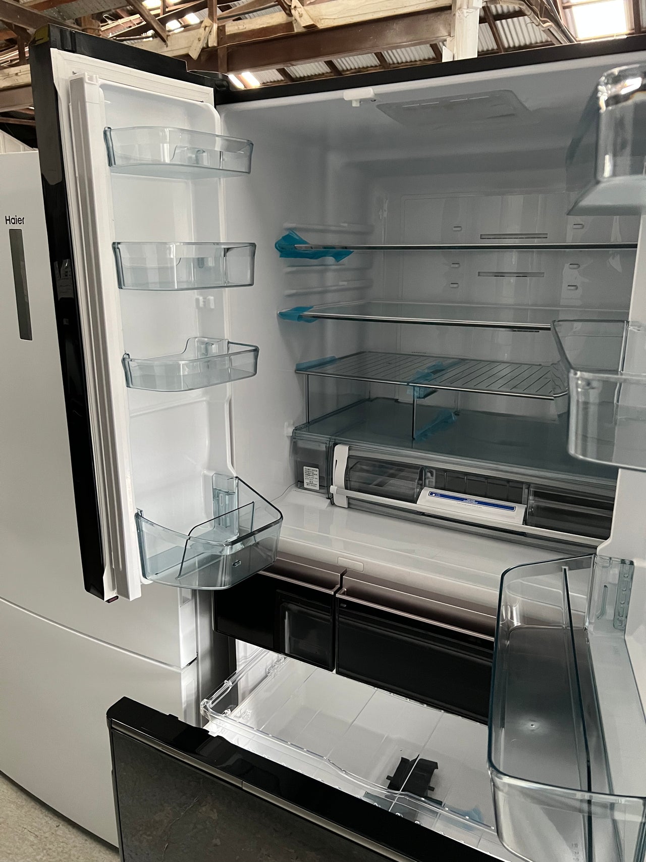 Factory second Hitachi 670Lt  Black Glass finish RWX670KAXK - Second Hand Appliances Geebung