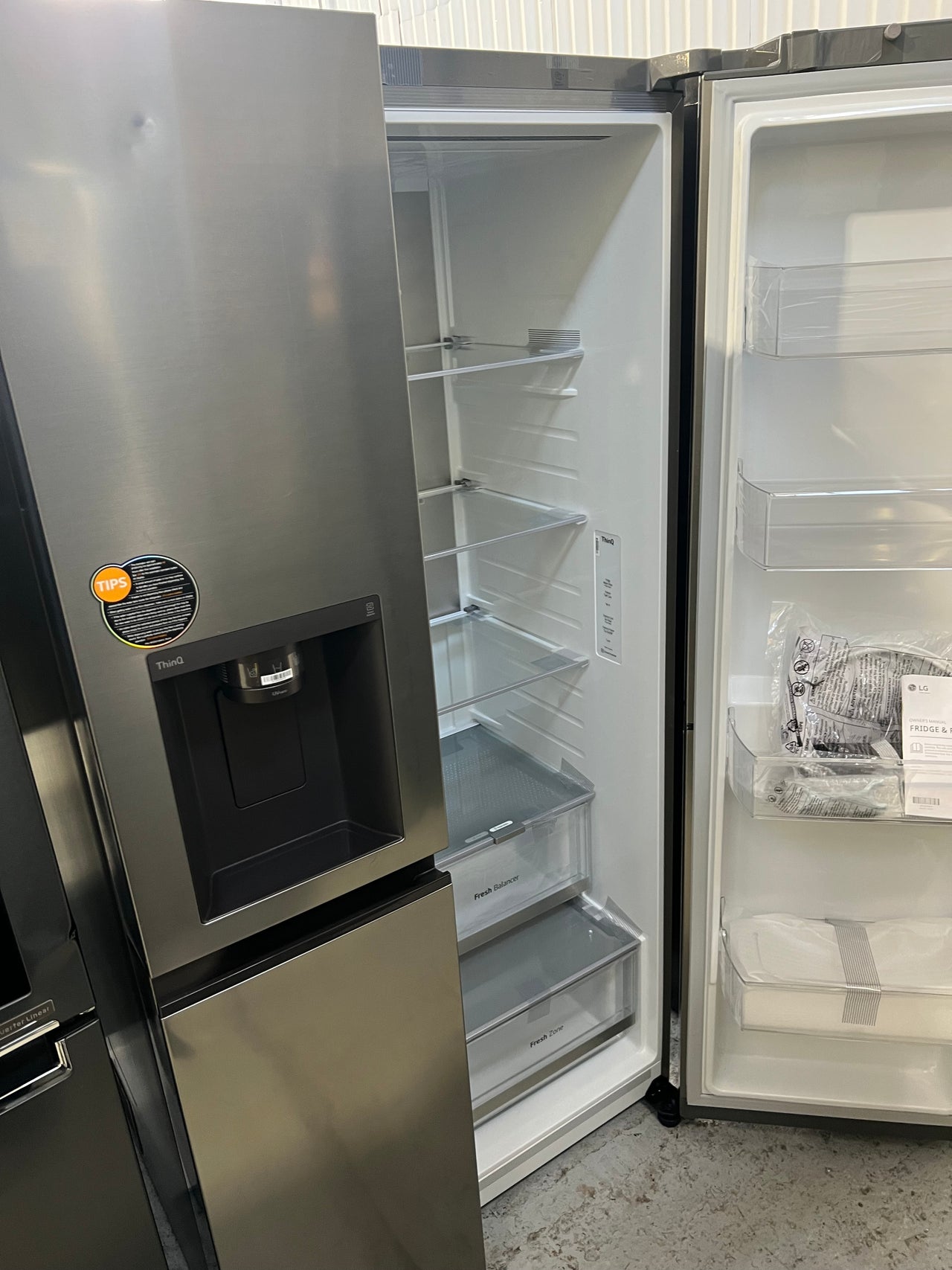 Factory second LG 635L Side by Side Fridge with Ice & Water Dispenser Stainless Steel GS-L600PL - Second Hand Appliances Geebung