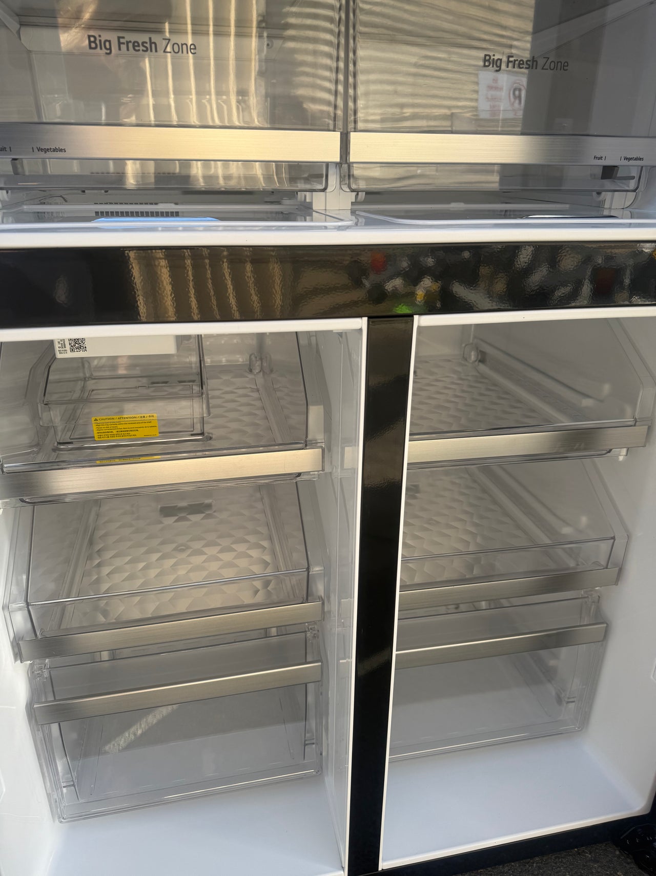 Factory second LG GF-V900MBLC 847-liter French Door refrigerator - Second Hand Appliances Geebung
