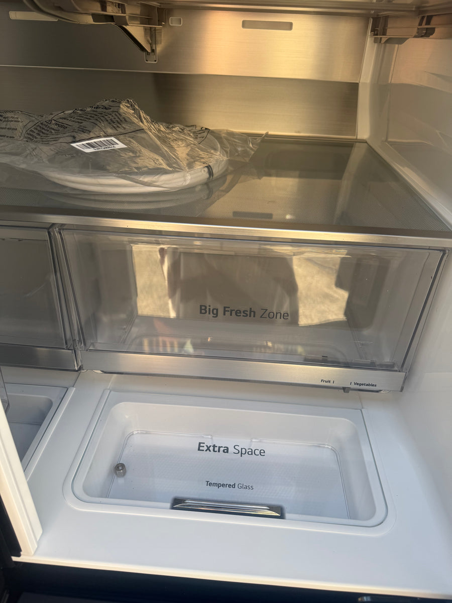 Factory second LG GF-V900MBLC 847-liter French Door refrigerator - Second Hand Appliances Geebung