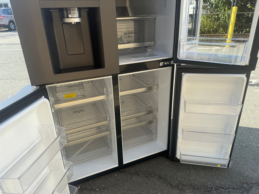 Factory second LG GF-V900MBLC 847-liter French Door refrigerator - Second Hand Appliances Geebung