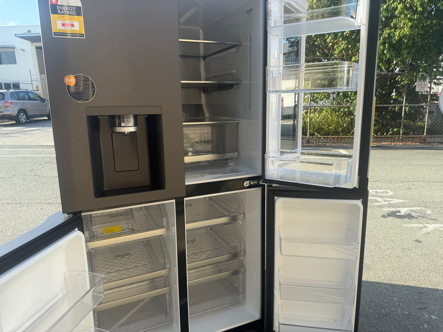 Factory second LG GF-V900MBLC 847-liter French Door refrigerator - Second Hand Appliances Geebung