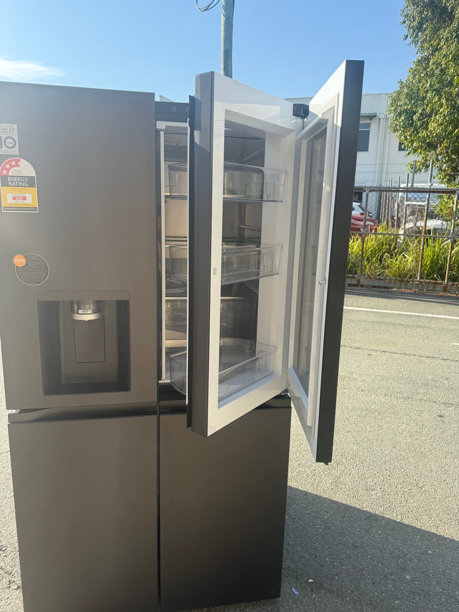 Factory second LG GF-V900MBLC 847-liter French Door refrigerator - Second Hand Appliances Geebung