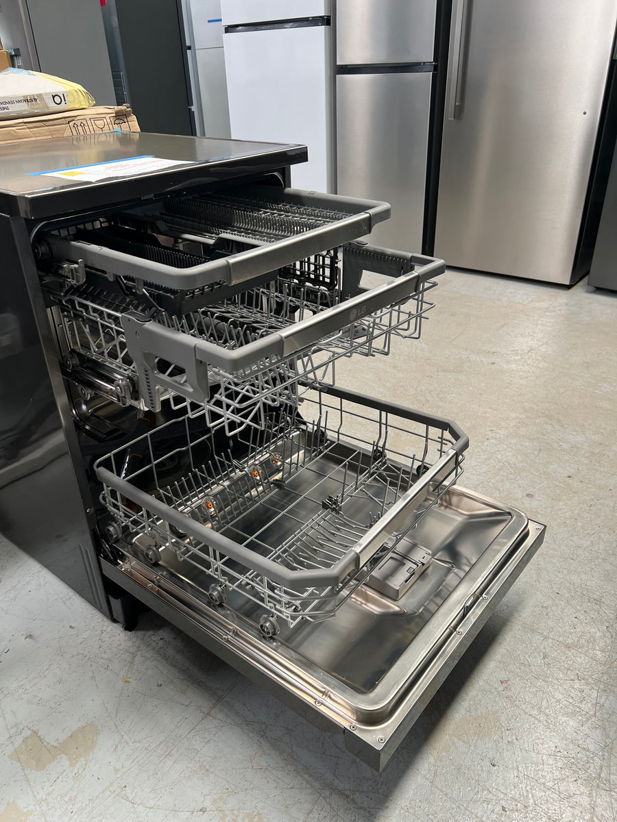 Factory second LG XD3A25BS TrueSteam 15-Place Setting Freestanding Dishwasher (Black/Steel) - Second Hand Appliances Geebung