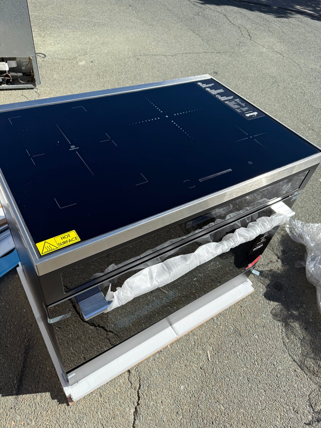 Factory second Omega OFOIC909B 90cm Freestanding Cooker with Induction Cooktop - Second Hand Appliances Geebung