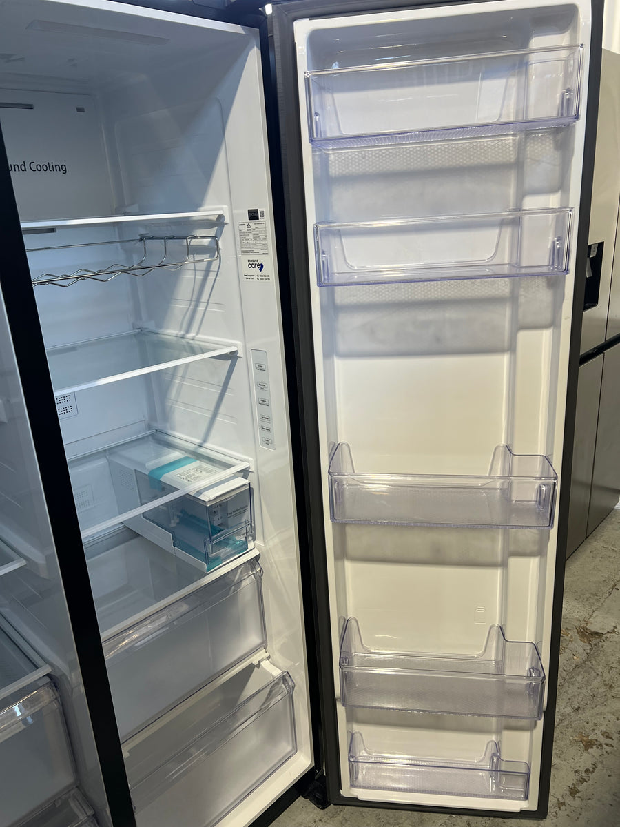 Factory second Samsung 635L Side By Side Refrigerator SRS673DMB wit non-plumbed ice and water - Second Hand Appliances Geebung