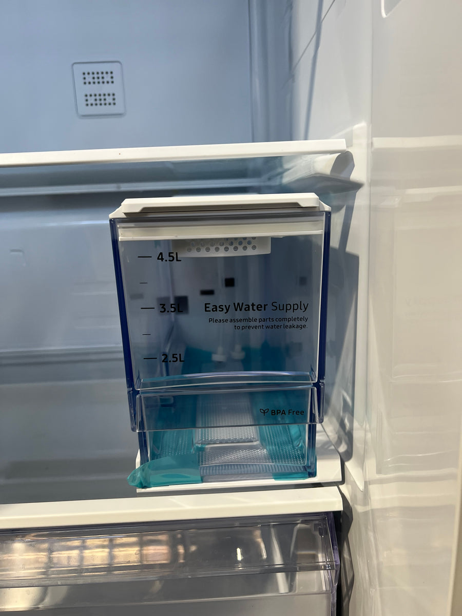 Factory second Samsung 635L Side By Side Refrigerator SRS673DMB wit non-plumbed ice and water - Second Hand Appliances Geebung