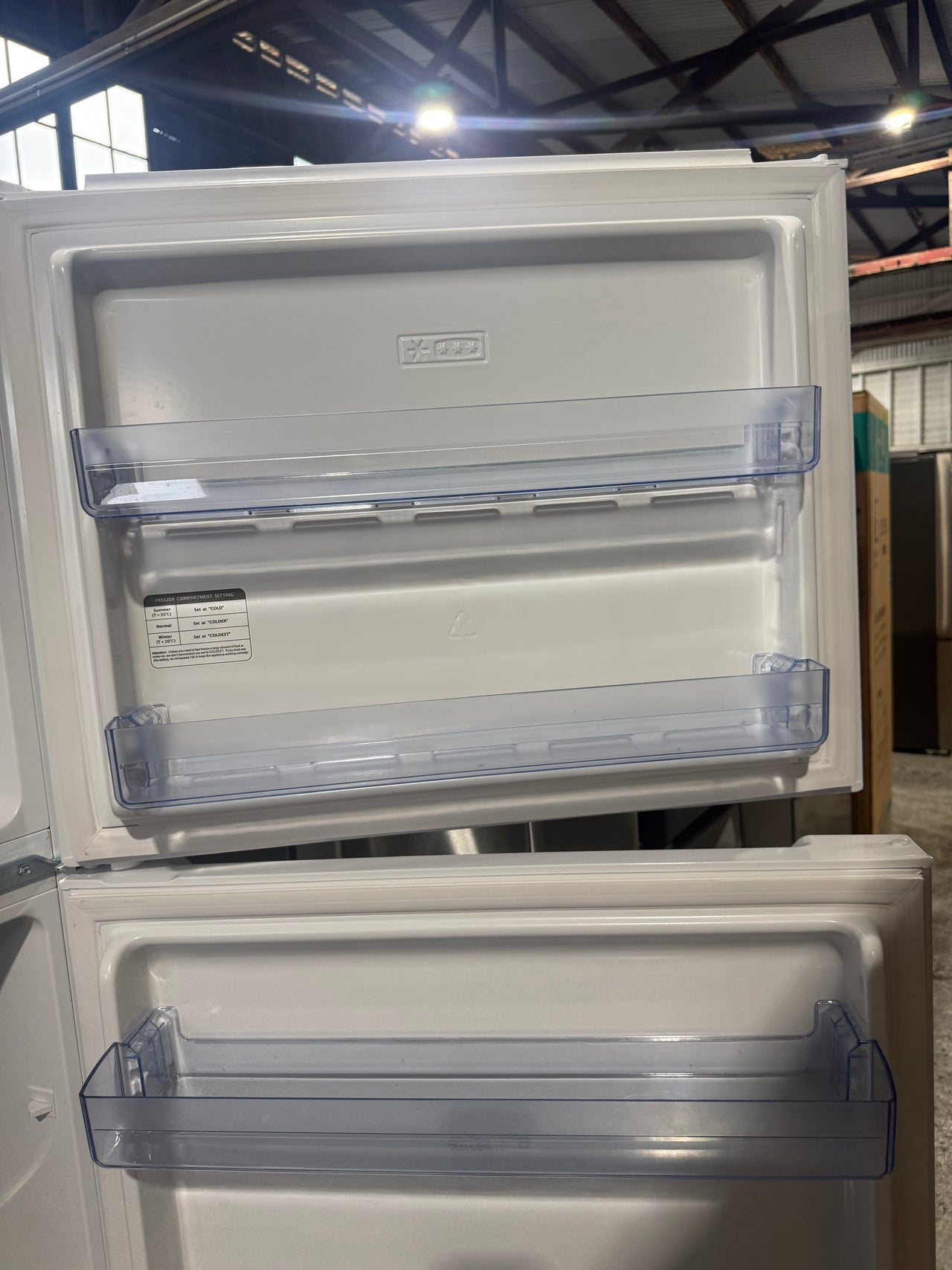 Factory second TCL 415 L Top Mount Refrigerator – P454TMW (White) - Second Hand Appliances Geebung