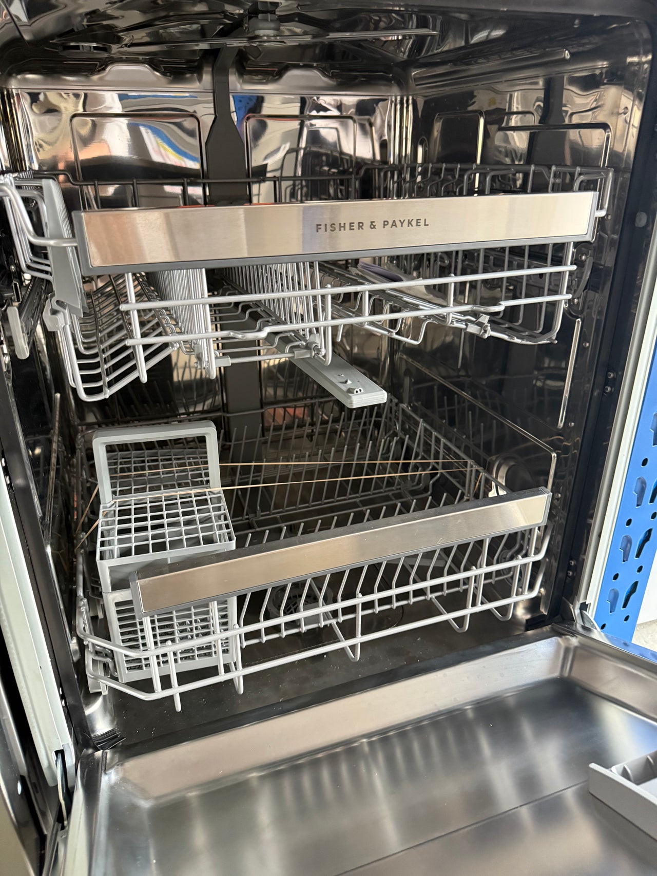 Factory second The Fisher & Paykel DW60UC2X2 iSeries 5 Contemporary Built-Under Dishwasher - Second Hand Appliances Geebung