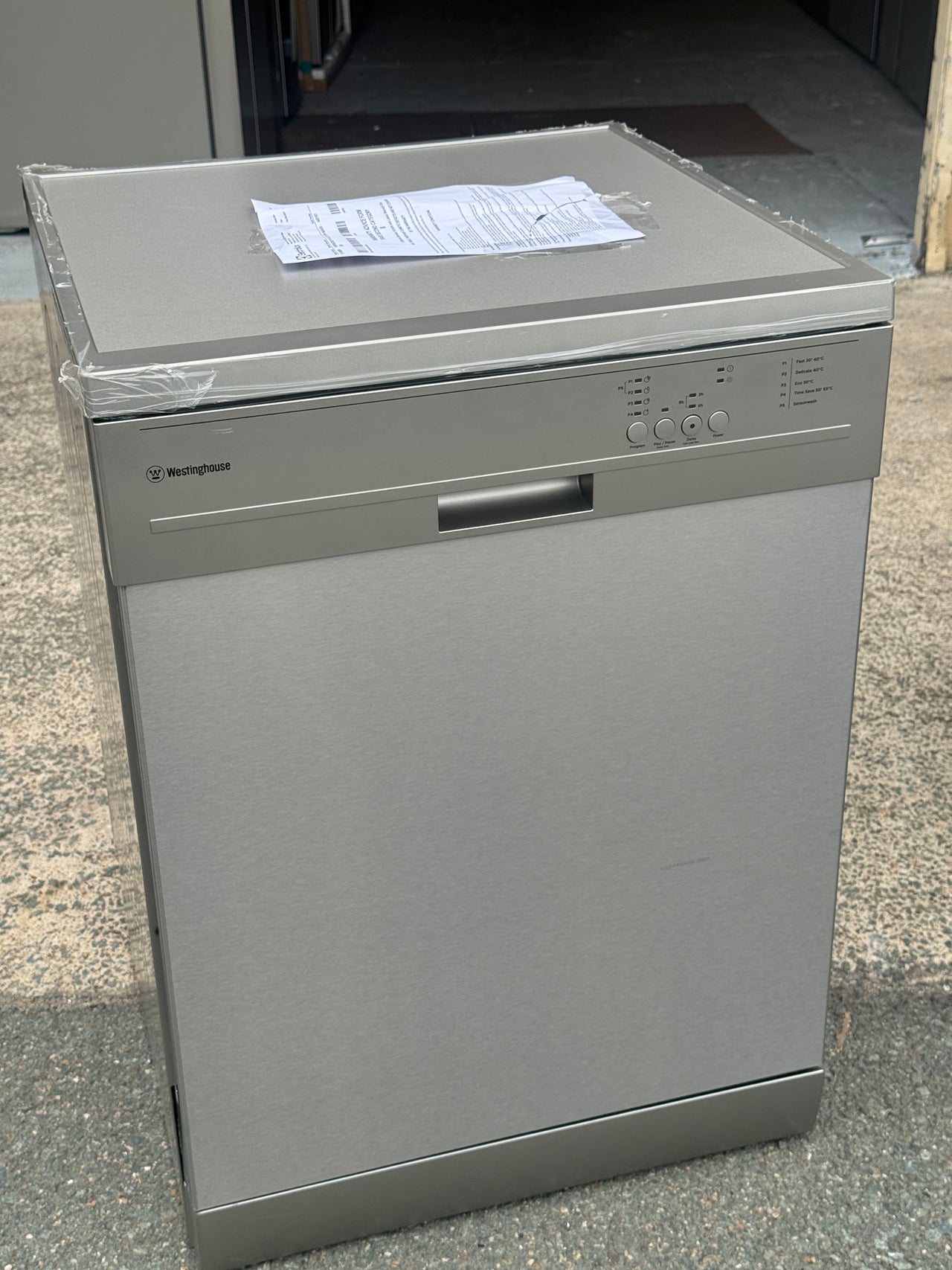 Factory second WESTINGHOUSE 60CM FREESTANDING DISHWASHER, STAINLESS STEEL, WITH 14 PLACE SETTINGS WSF6602XB - Second Hand Appliances Geebung