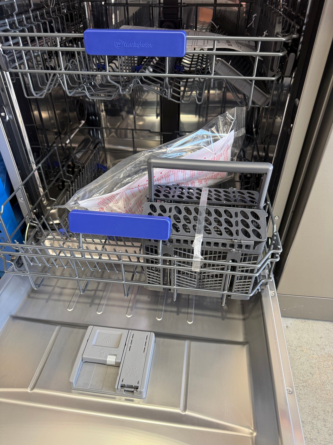 Factory second Warranty Westinghouse 60cm Stainless Steel Freestanding Dishwasher WSF6602XC - Second Hand Appliances Geebung