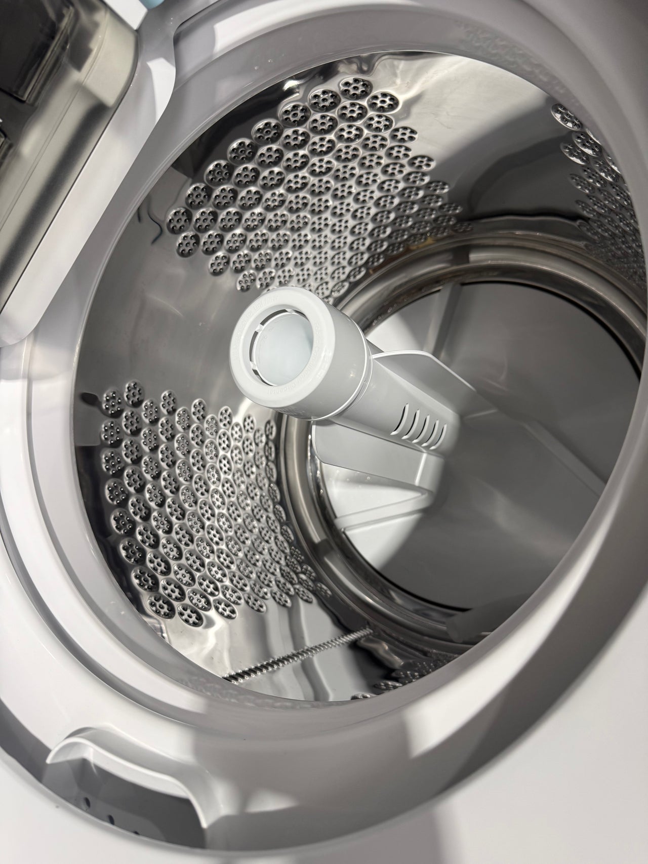 Factory second Westinghouse 11 kg EasyCare 700 Top Load Washing Machine (WWT1184C7WA) - Second Hand Appliances Geebung