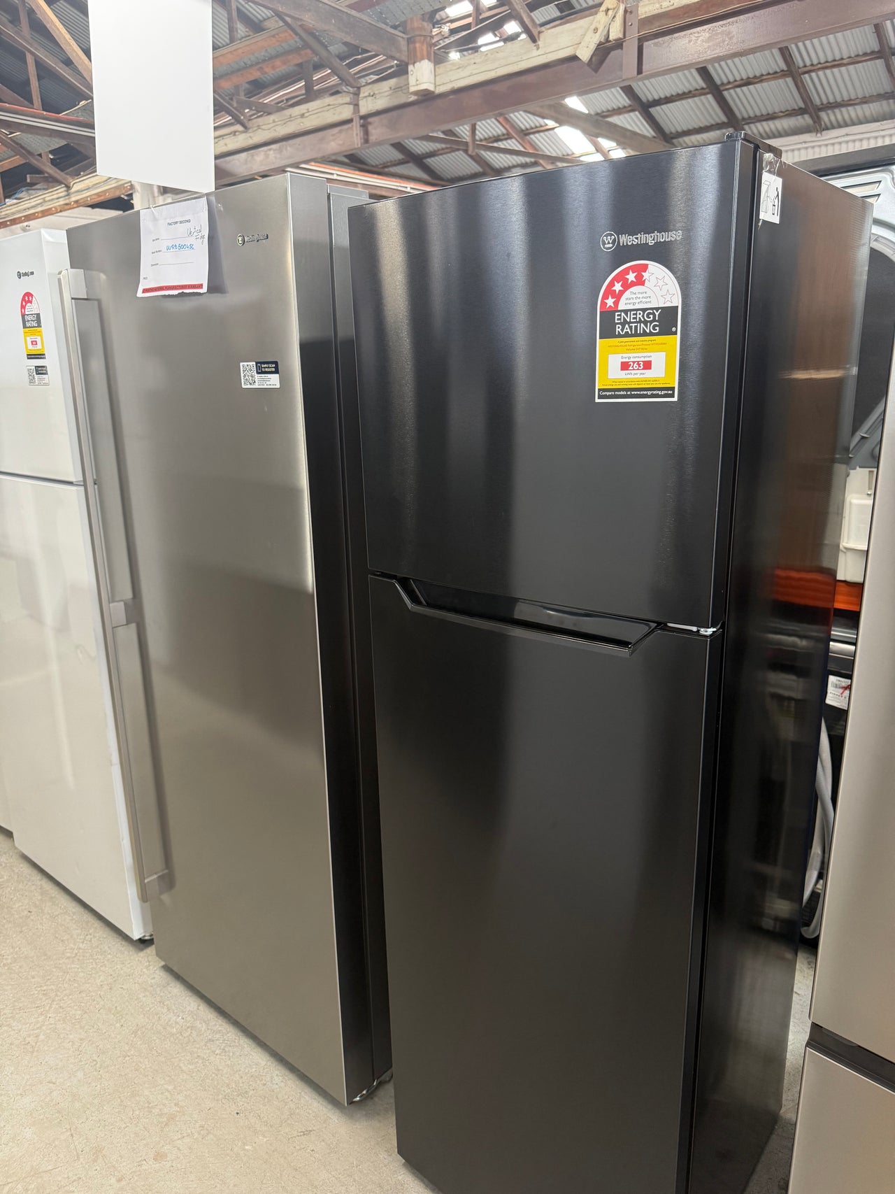 Factory second Westinghouse 247L Top Mount Fridge – Black Model: WTM2500BA-X(NAT) - Second Hand Appliances Geebung