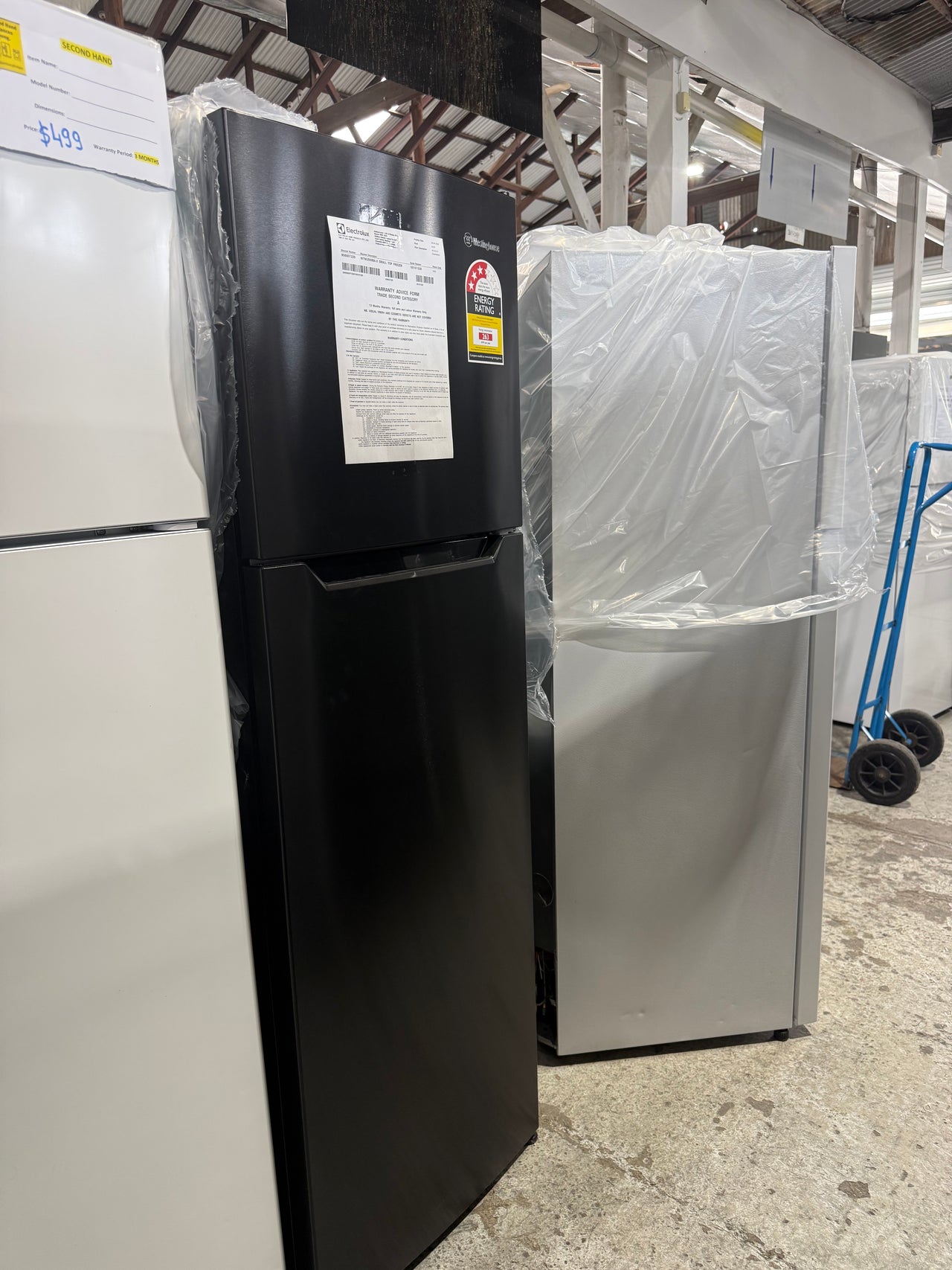 Factory second Westinghouse 247L Top Mount Fridge – Black Model: WTM2500BA-X(NAT) - Second Hand Appliances Geebung