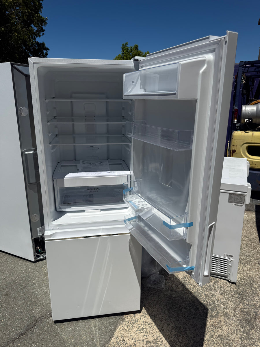 Factory second Westinghouse 308 L Bottom Mount Fridge – WBB3100WK (White) - Second Hand Appliances Geebung
