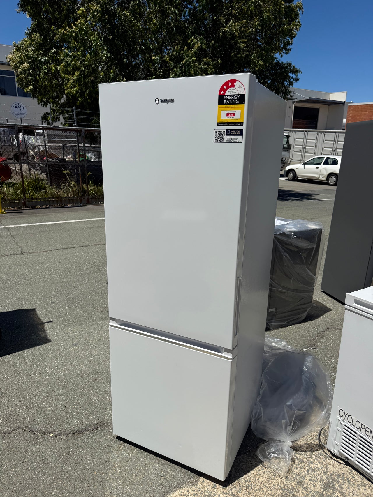 Factory second Westinghouse 308 L Bottom Mount Fridge – WBB3100WK (White) - Second Hand Appliances Geebung