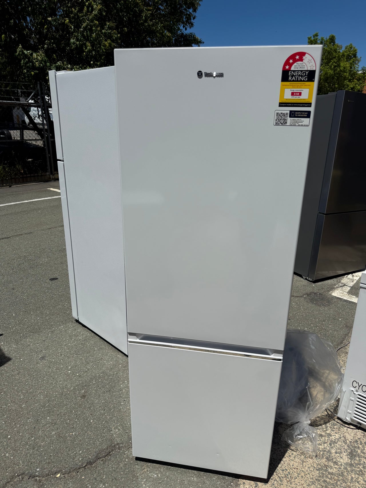 Factory second Westinghouse 308 L Bottom Mount Fridge – WBB3100WK (White) - Second Hand Appliances Geebung