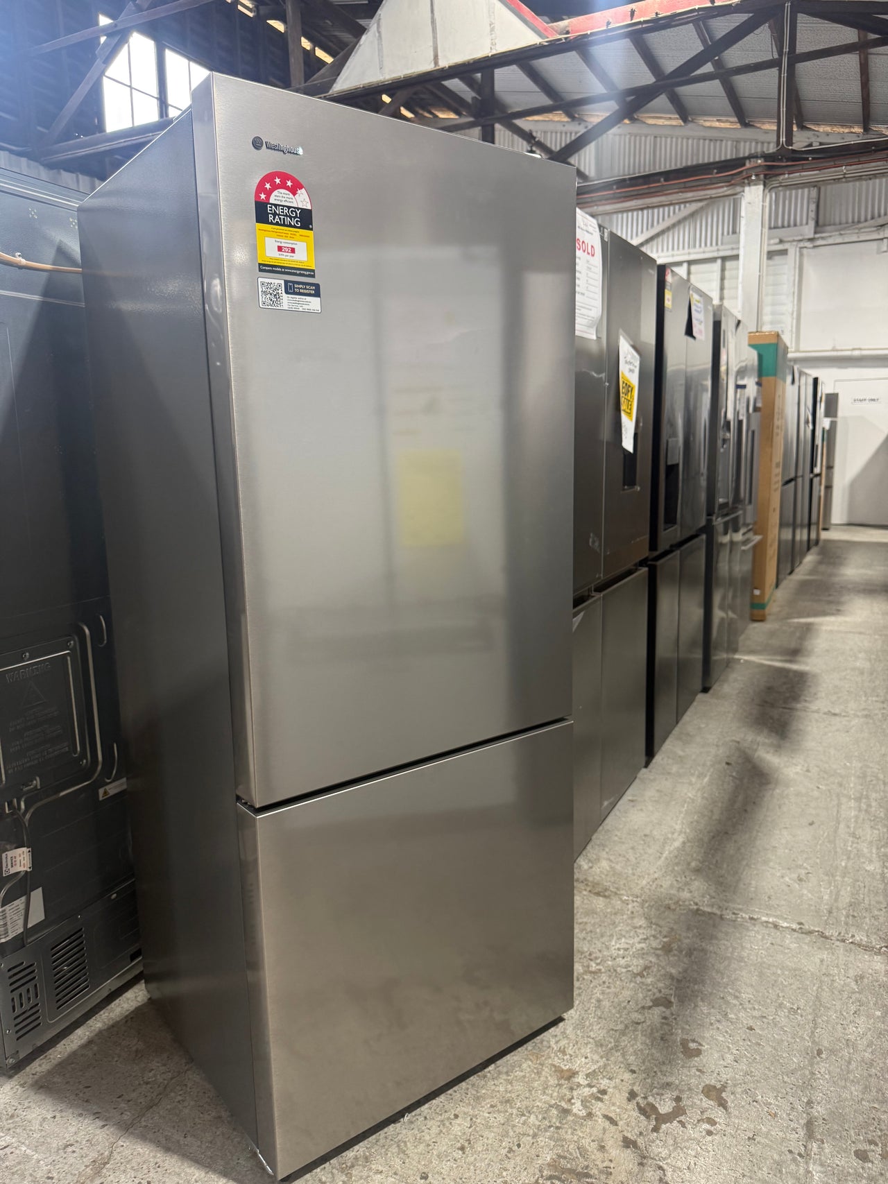 Factory second Westinghouse 425L Bottom Mount Refrigerator – Arctic Silver Model: WBE4302AC - Second Hand Appliances Geebung