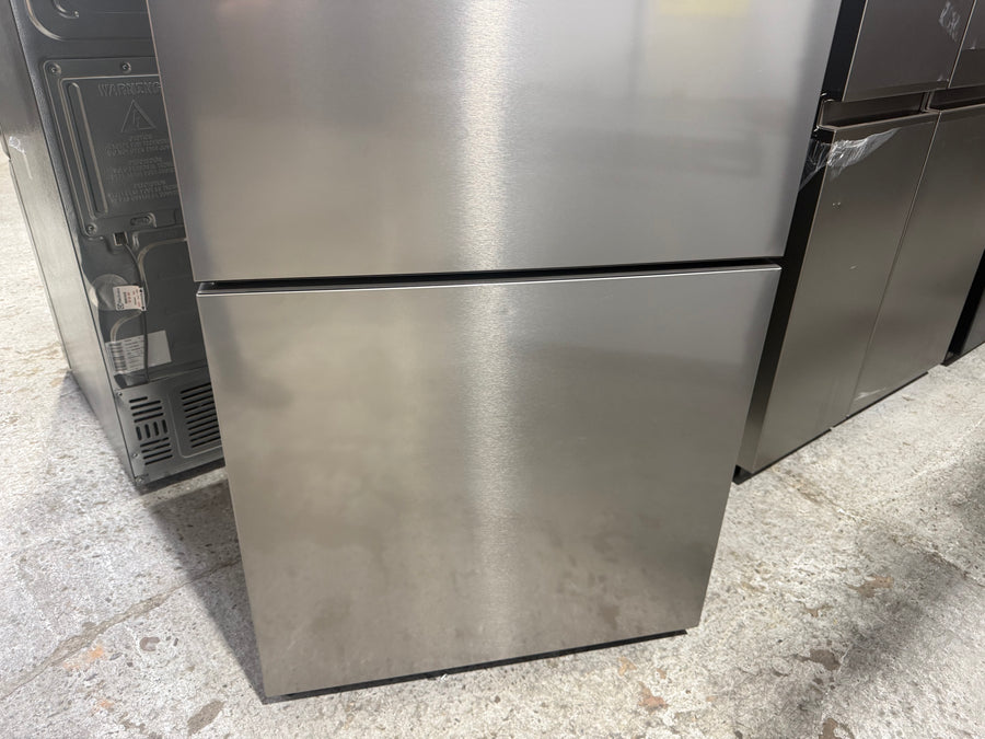 Factory second Westinghouse 425L Bottom Mount Refrigerator – Arctic Silver Model: WBE4302AC - Second Hand Appliances Geebung