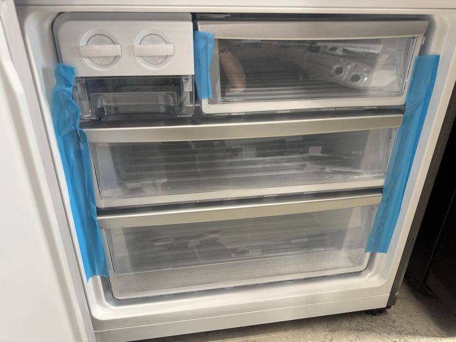 Factory second Westinghouse 425L Bottom Mount Refrigerator – Arctic Silver WBE4302AC - Second Hand Appliances Geebung