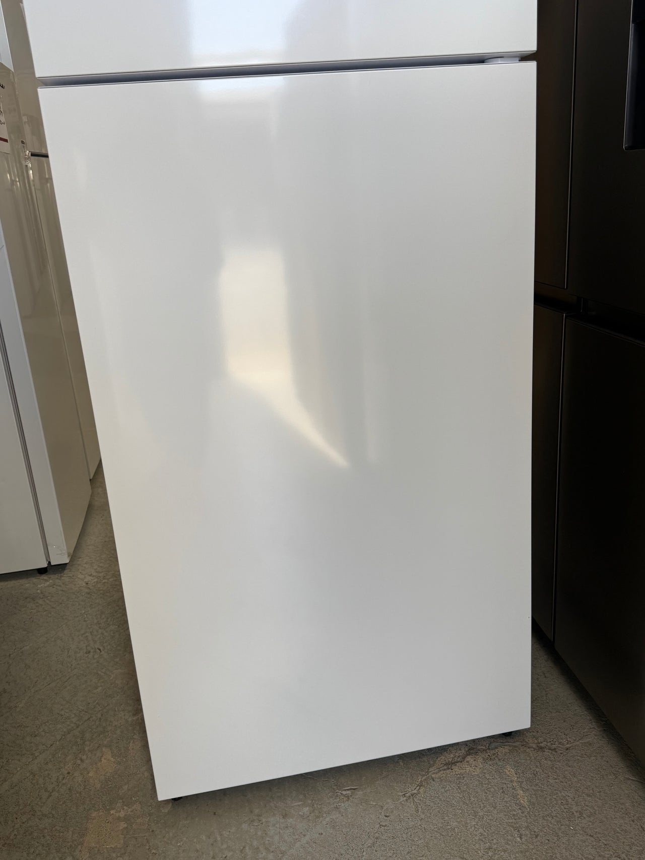 Factory second Westinghouse 431L Top Mount Refrigerator WTM4302WD - Second Hand Appliances Geebung